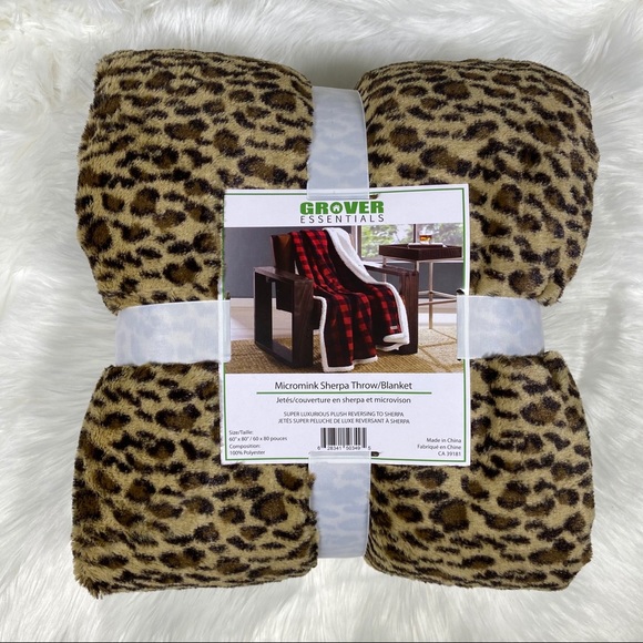 Kate & Co. Other - ✨SALE✨Jaguar Micromink Sherpa Throw